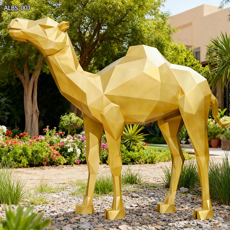 تمثال الجمل الهندسي الذهبي