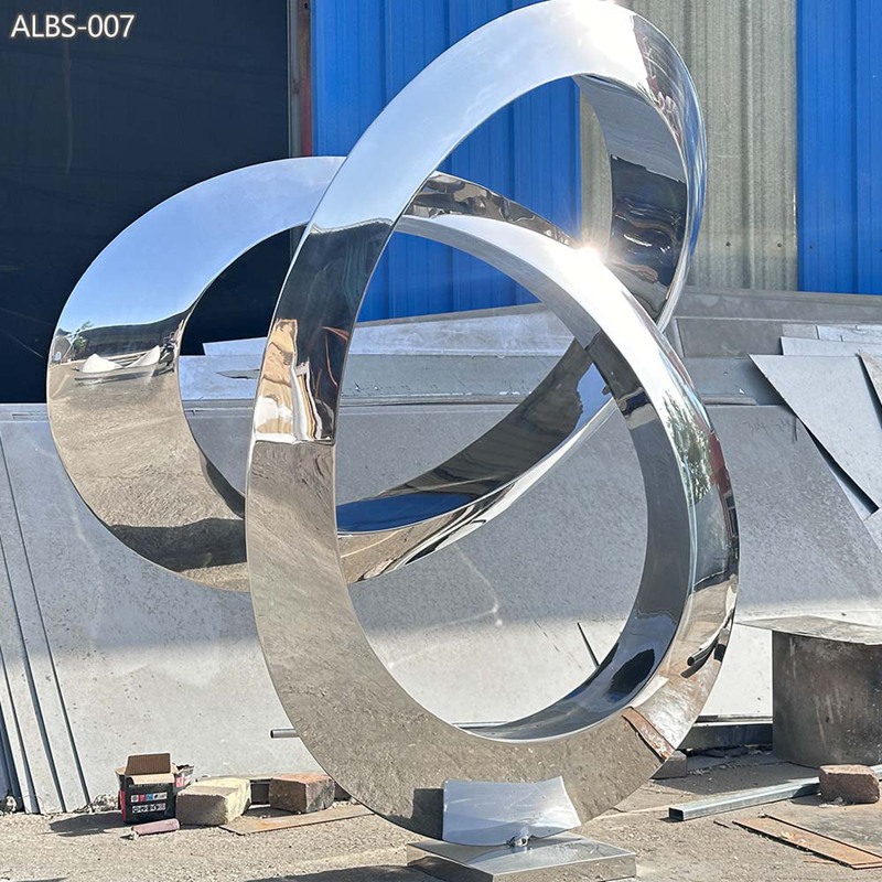 منحوتة معدنية عصرية من الفولاذ المقاوم للصدأ على شكل حلقة